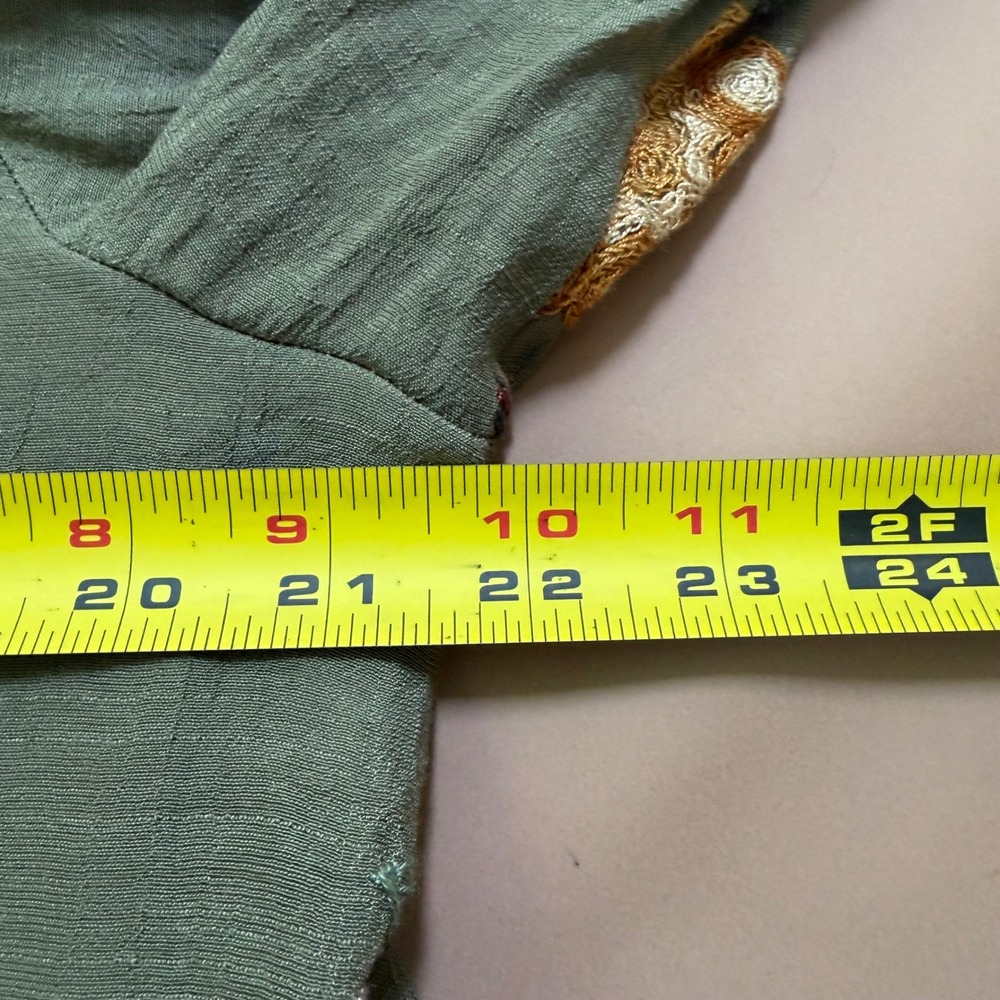 Fig and Flower Olive Green Floral Embroidered Roll Tab Button Down Blouse L NEW - Picture 9 of 14